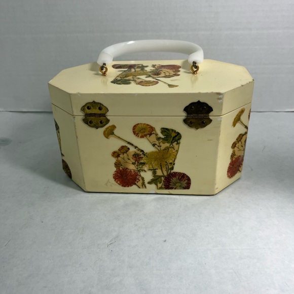 Annie Laurie Original Palm Beach
Designer Purse W/Puffy Flowers Decoration - Picture 6 of 8